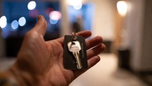 A complete guide on how to get free motel and hotel vouchers for the homeless in an emergency in 2026.