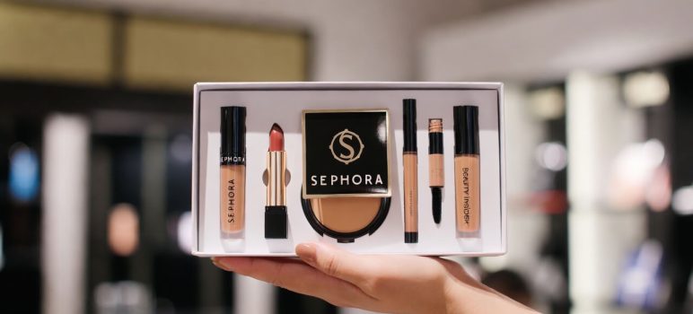 The $0 Pro Kit: How to Get Free Makeup Samples & Student Discounts in 2026